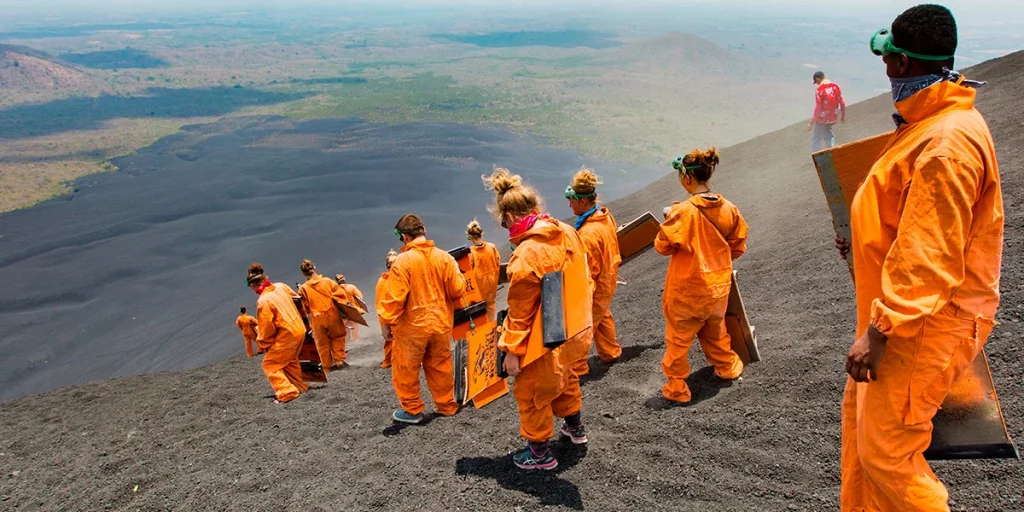 Cerro-Negro-Volcano-Sandboarding-Nicaragua-Centroamerica